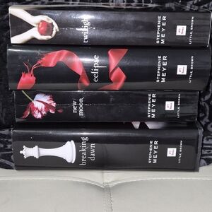 Stephenie Meyer Twilight Saga Set - Black with Red & White Accents